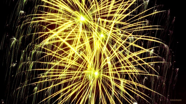 HD-wallpaper-yellow-firework