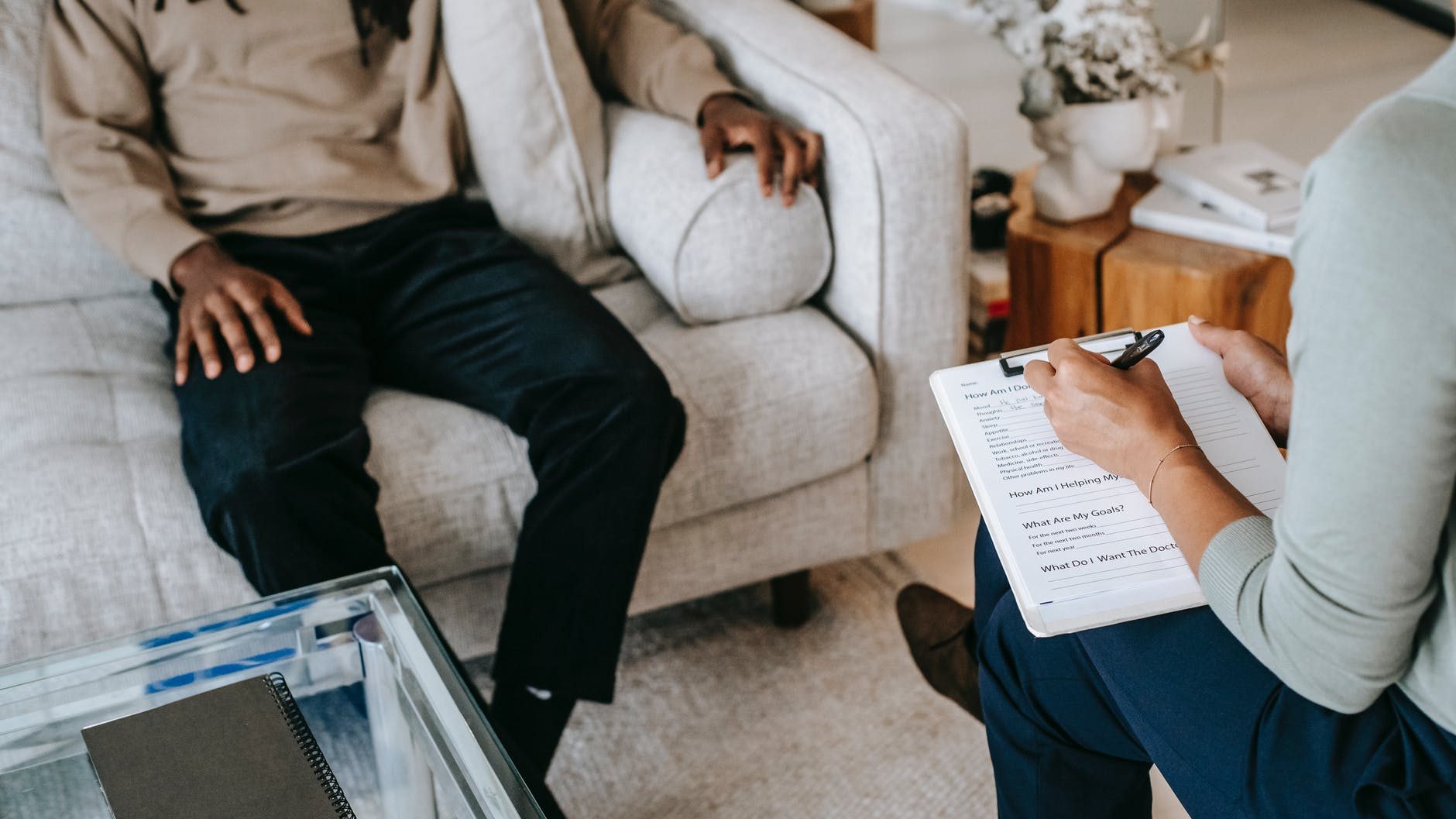 crop unrecognizable black man sharing complains with female psychologist